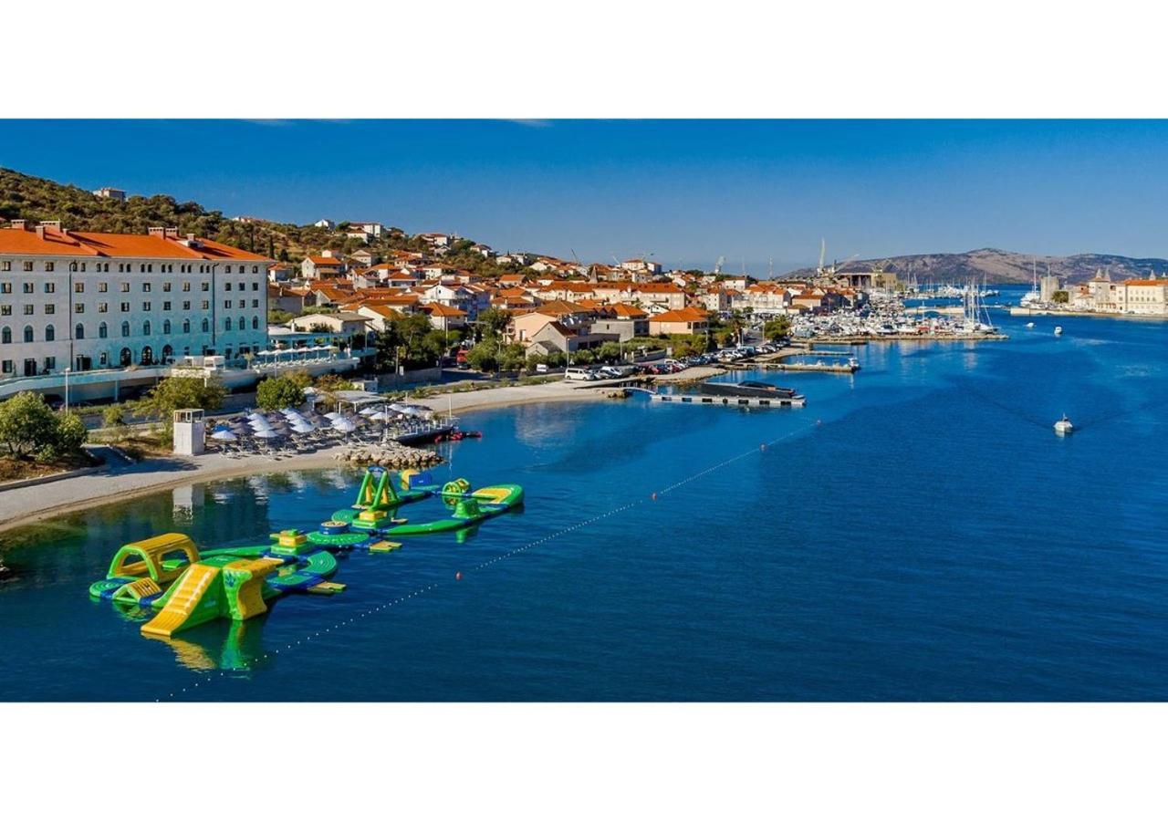Apartment Capo Family & Capo Studio -Old Town-Parking Trogir Bagian luar foto