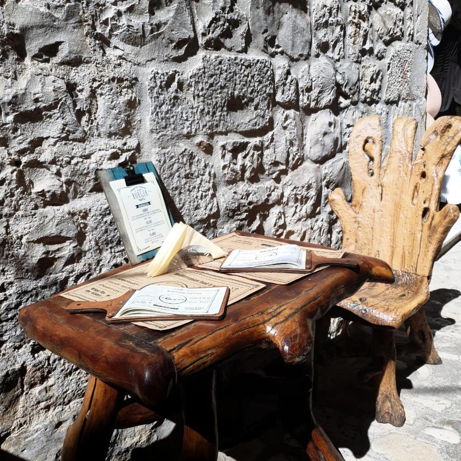 Apartment Capo Family & Capo Studio -Old Town-Parking Trogir Bagian luar foto
