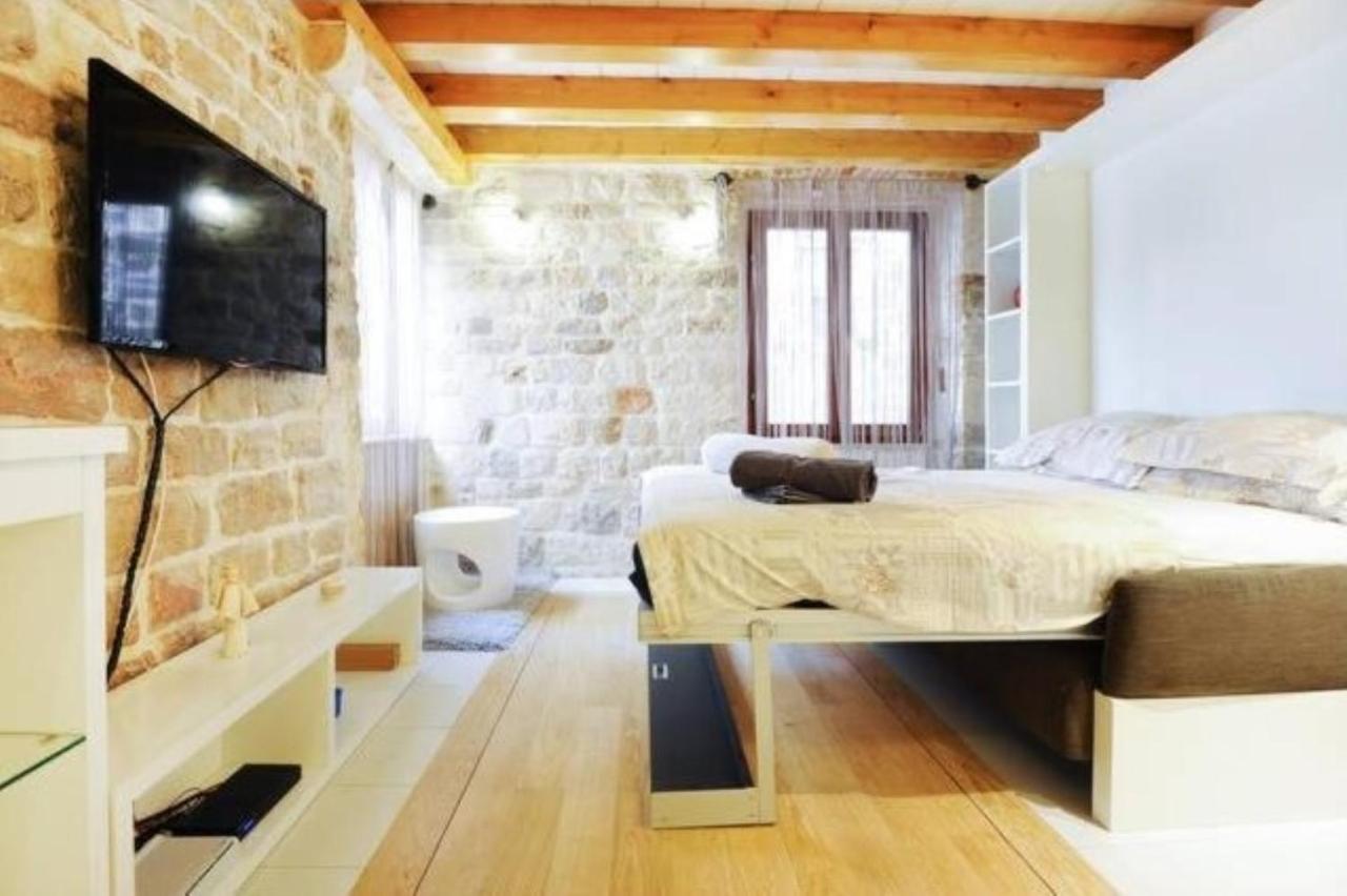 Apartment Capo Family & Capo Studio -Old Town-Parking Trogir Bagian luar foto
