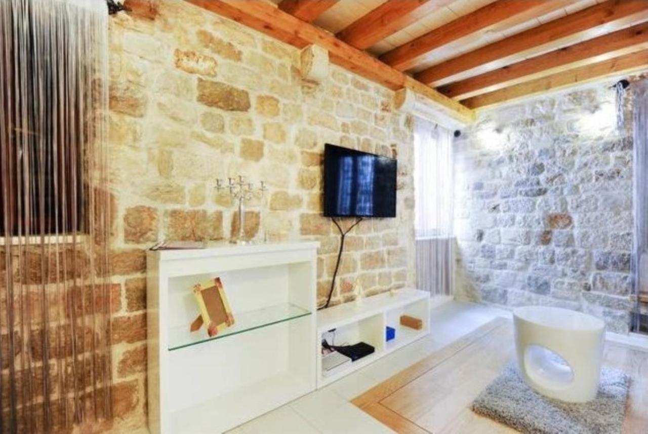 Apartment Capo Family & Capo Studio -Old Town-Parking Trogir Bagian luar foto