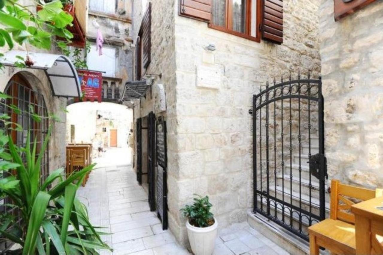 Apartment Capo Family & Capo Studio -Old Town-Parking Trogir Bagian luar foto