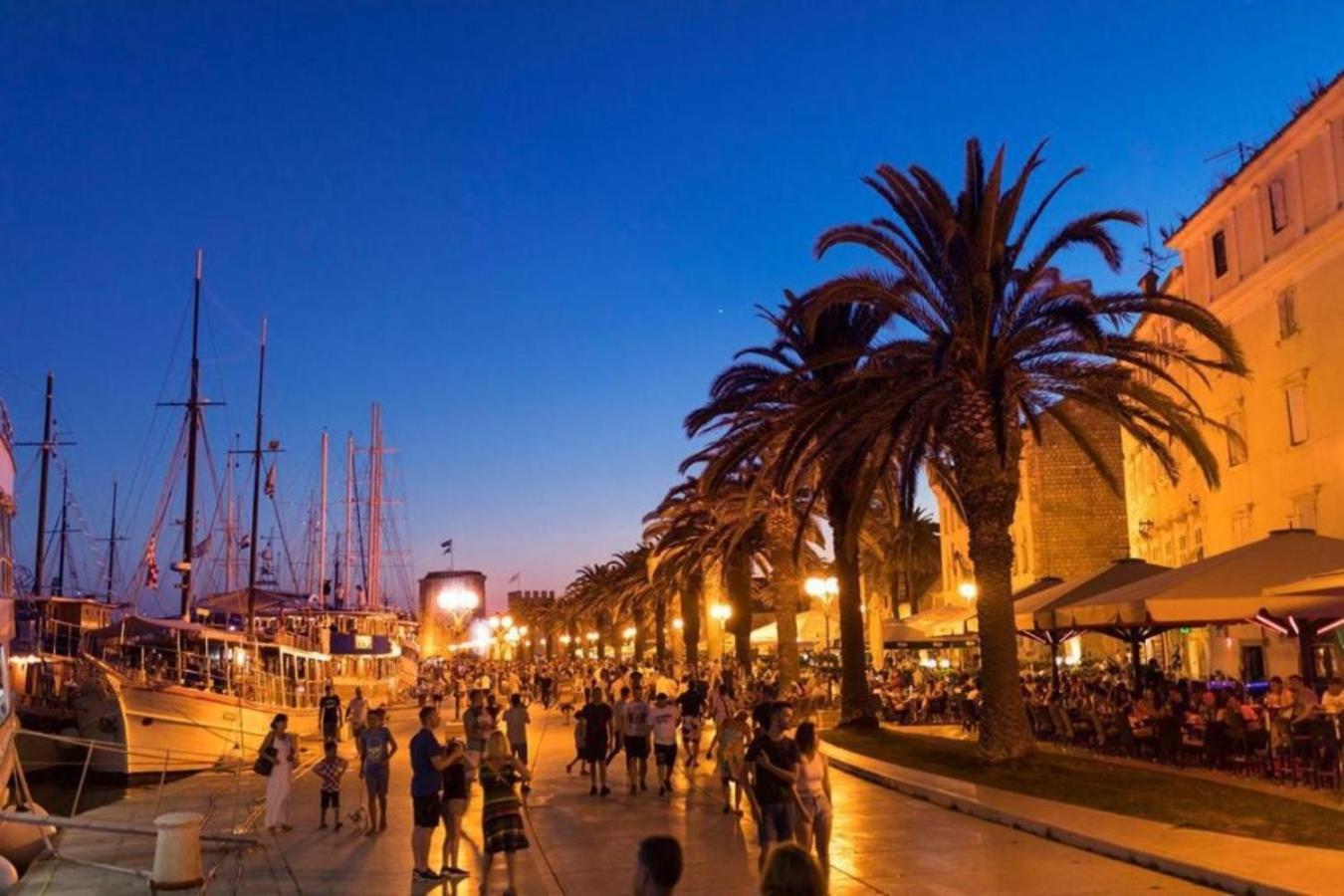 Apartment Capo Family & Capo Studio -Old Town-Parking Trogir Bagian luar foto