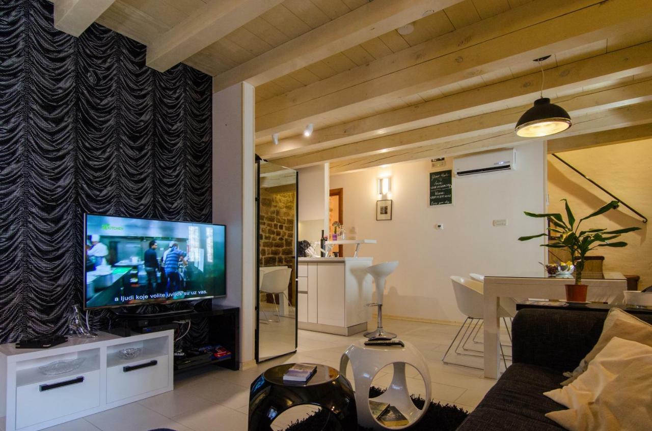 Apartment Capo Family & Capo Studio -Old Town-Parking Trogir Bagian luar foto