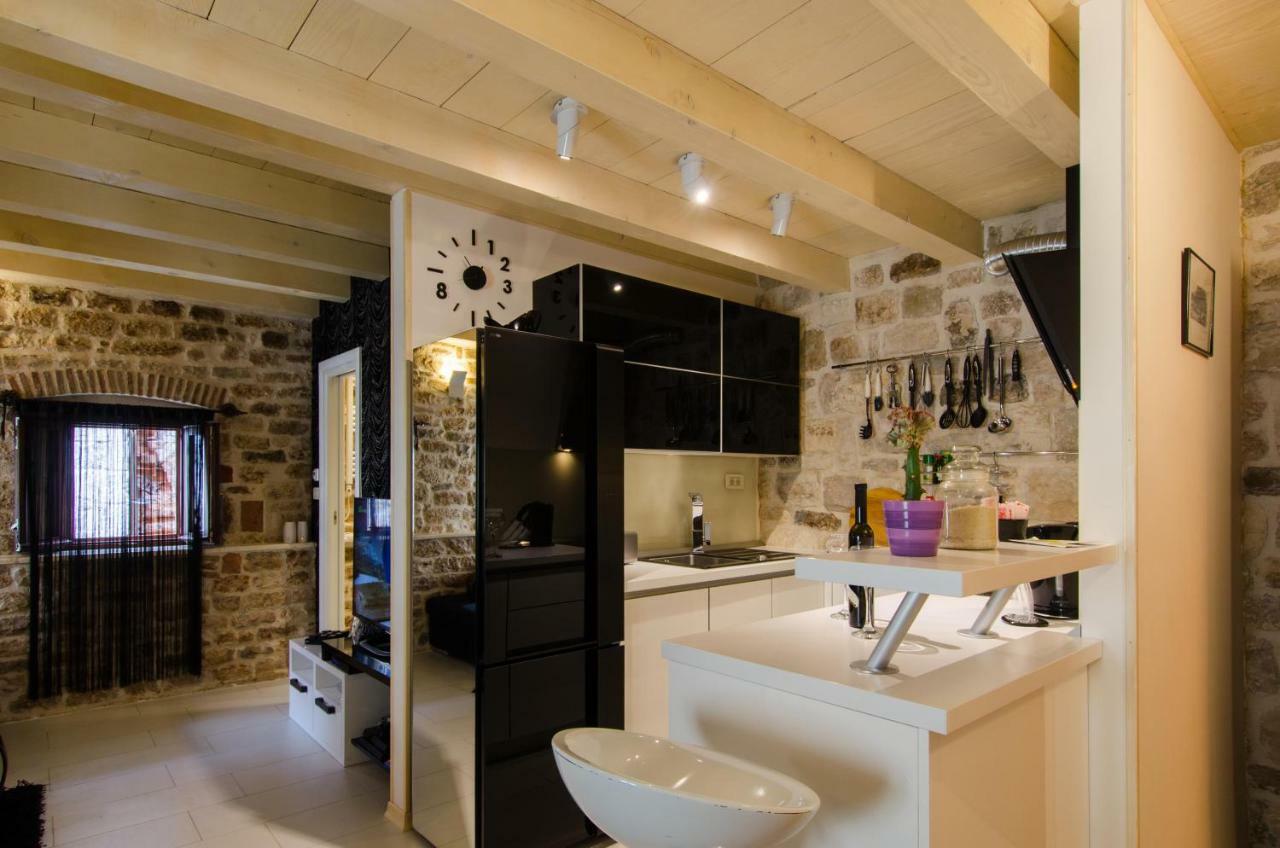 Apartment Capo Family & Capo Studio -Old Town-Parking Trogir Bagian luar foto